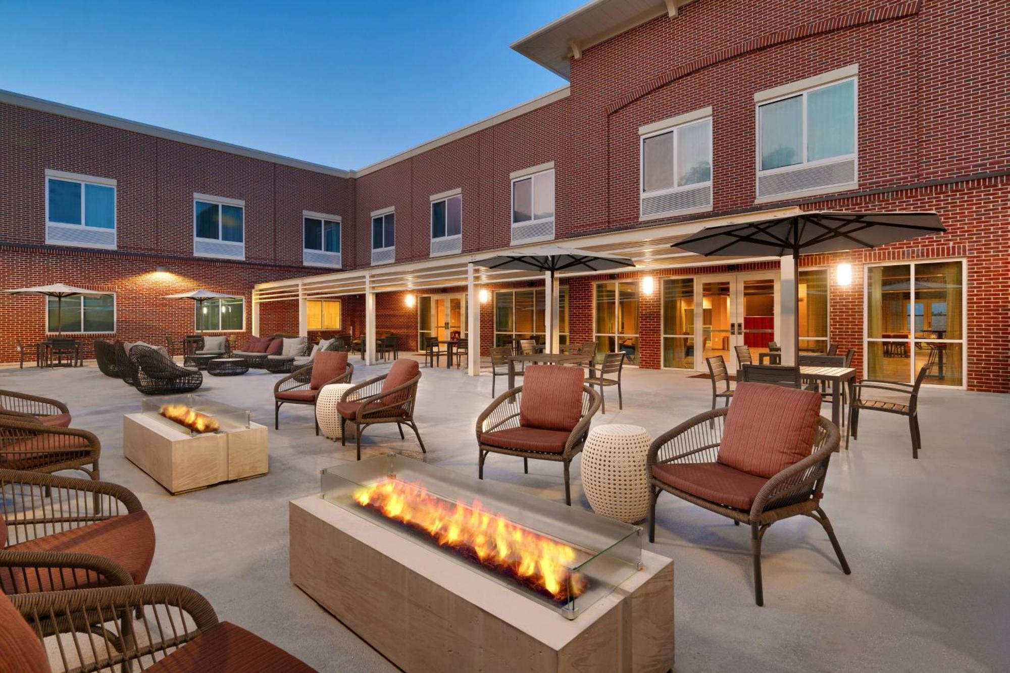 Courtyard By Marriott Atlanta Duluth Downtown Ξενοδοχείο Εξωτερικό φωτογραφία